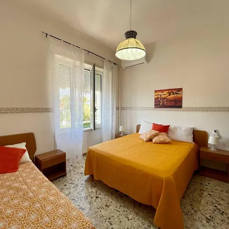 Scauri Apartment *