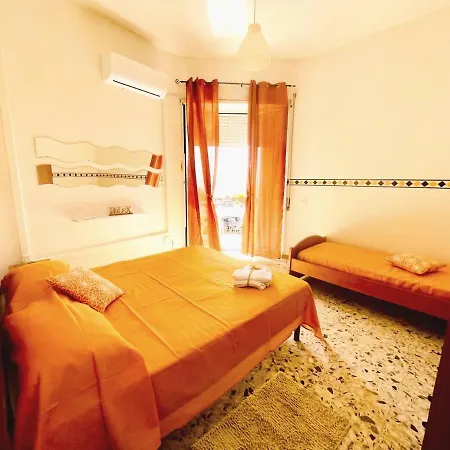 Scauri Apartment *